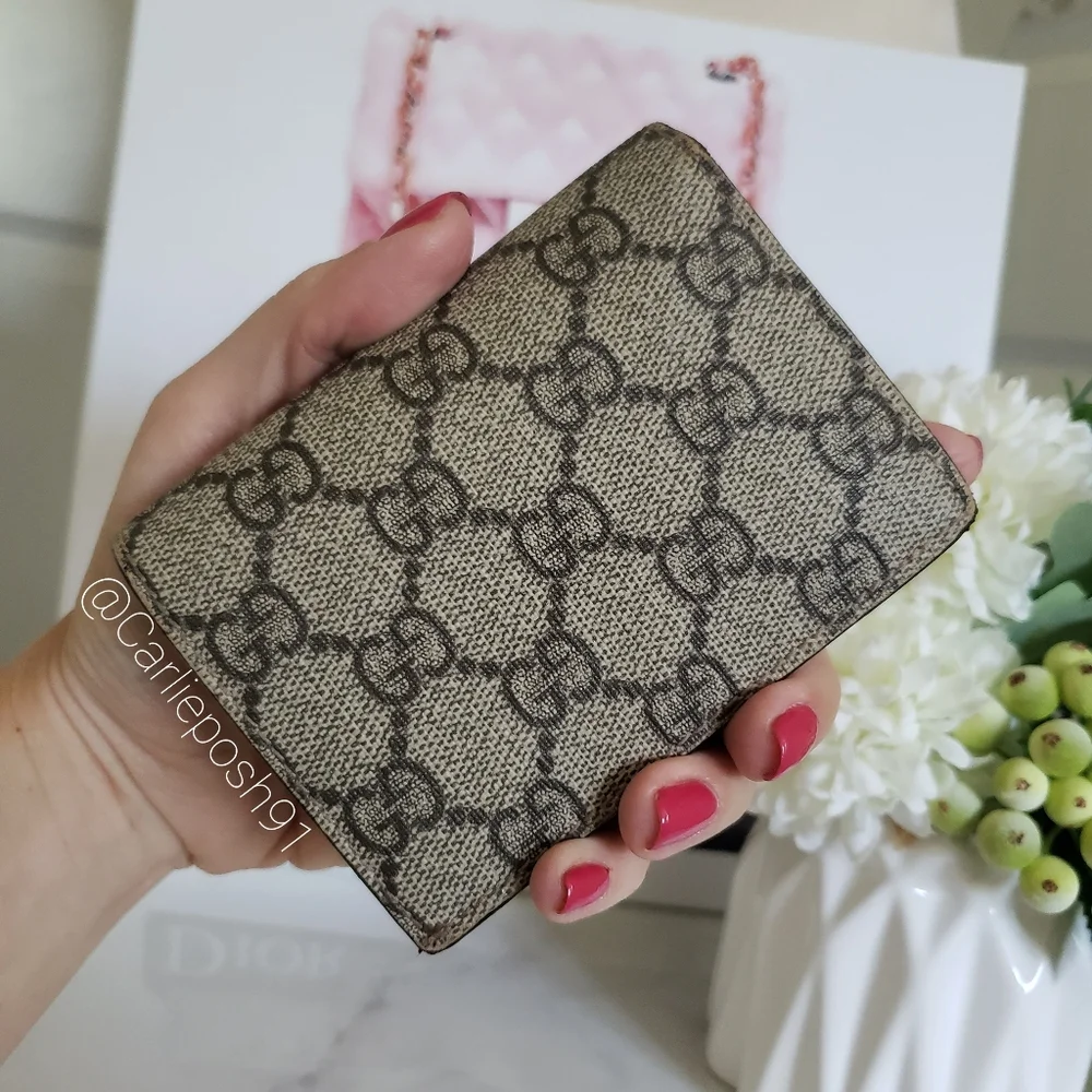 **SOLD** Authentic Pre-owned Gucci Supreme Cherries Compact Wallet - Picture 4 of 12